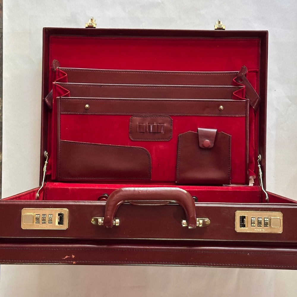 Vtg Burgundy Maroon Leather Red Velvet Gold Combo Expandable Attache Briefcase